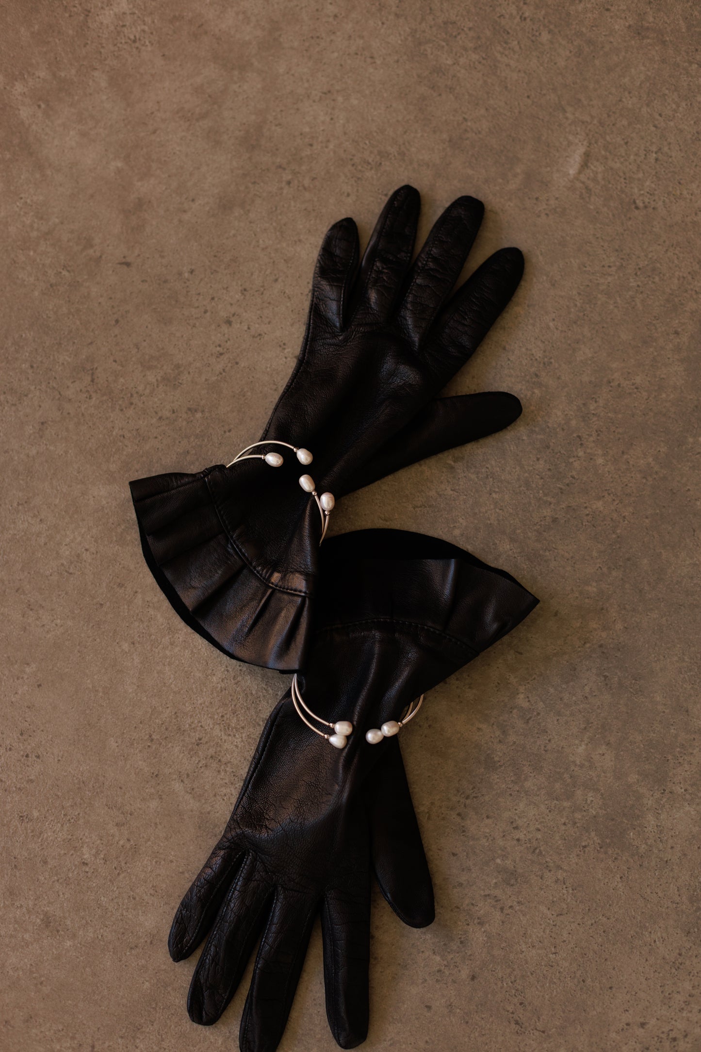 Double pearl cuff silver