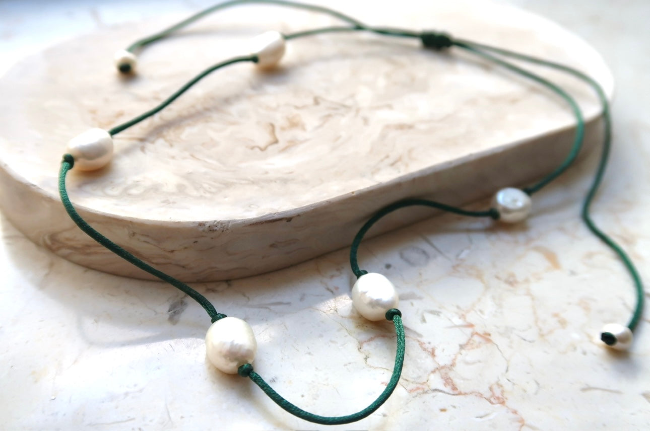 5 pearls necklace dark green