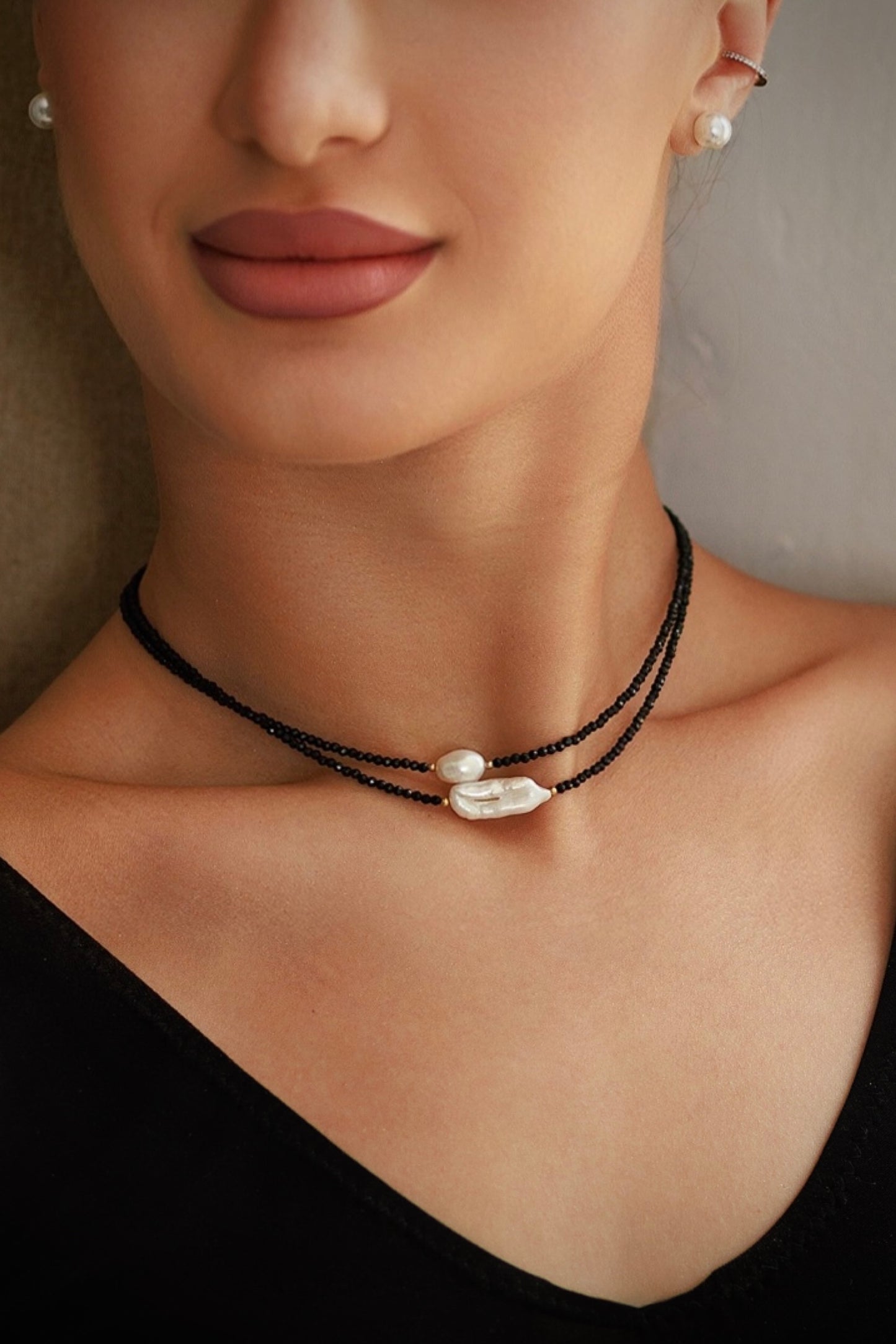 Beaded choker with round pearl