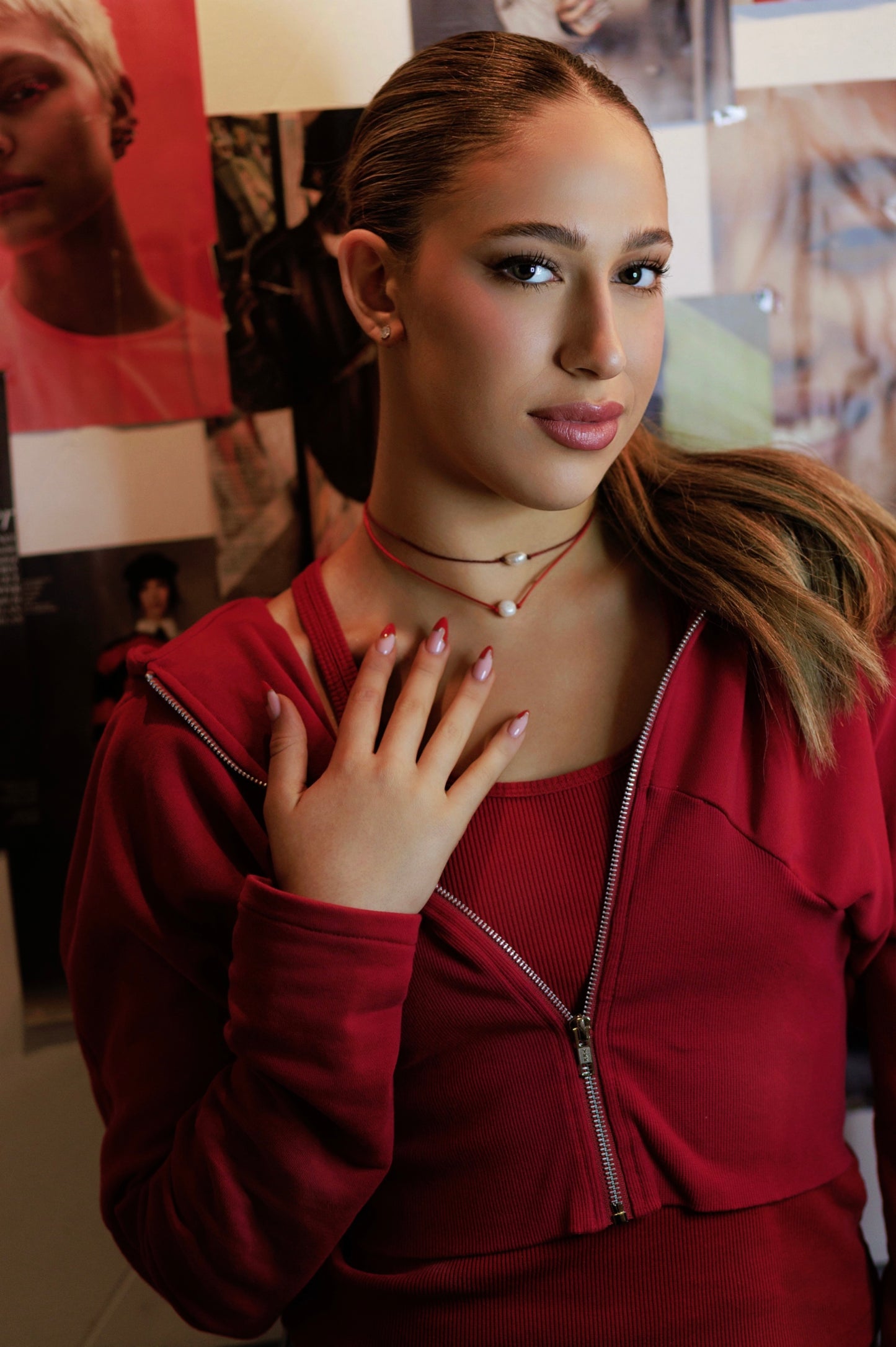 One pearl necklace bordo